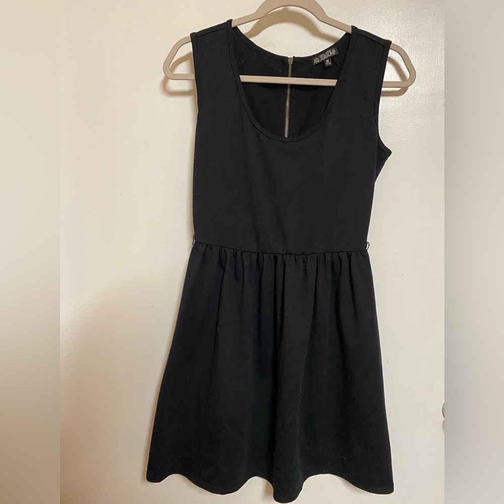 Black Flowy Dress - M